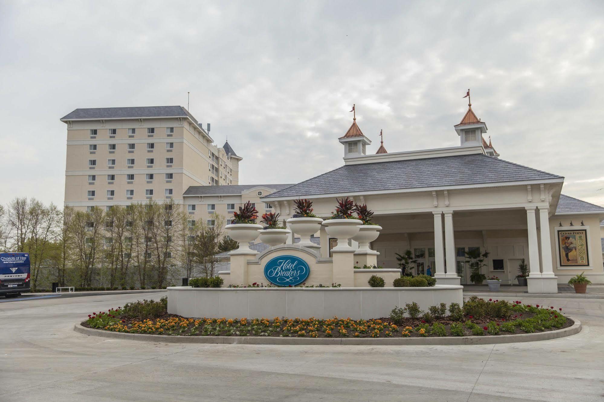 Cedar Point Hotel Breakers Sandusky Exterior photo